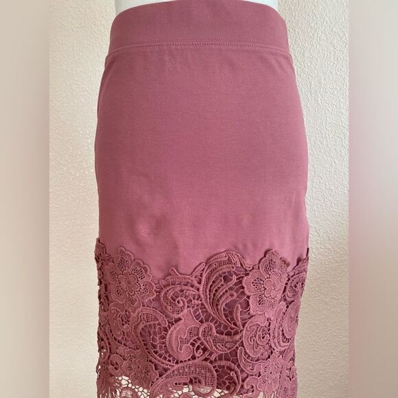 Haute Monde Skirt   - Picture 4 of 7